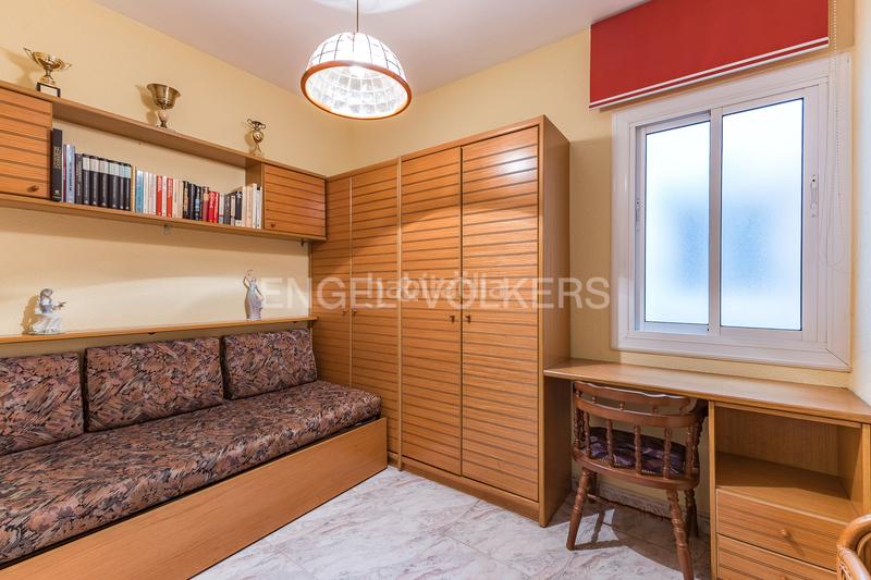 Foto 4772fc46-dd93-4ffc-a9e4-acab74f718f3. Apartamento piso alto y luminoso a pasos de virrei amat en Barcelona