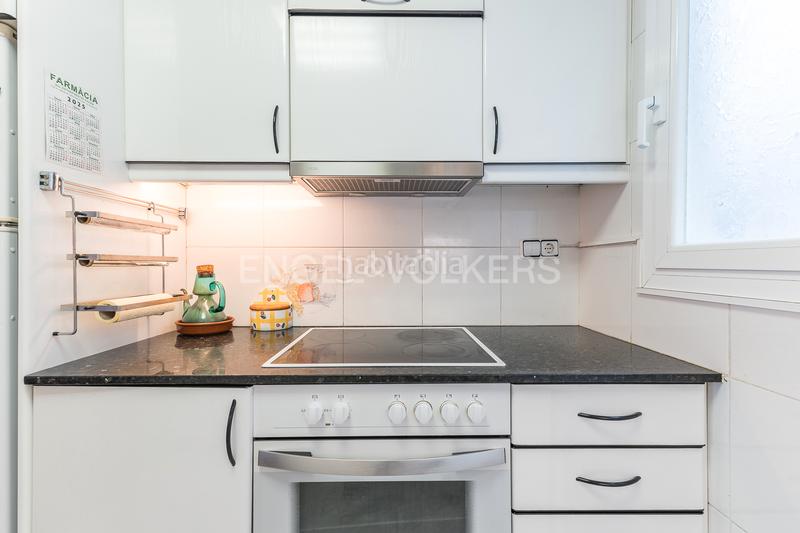 Foto 5990ad47-2662-440f-8561-720854bf0ad4. Apartamento piso alto y luminoso a pasos de virrei amat en Barcelona