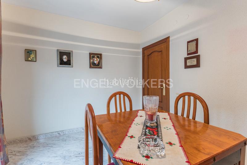 Foto 6896c4f2-b72f-4bff-811c-03b9292c7046. Apartamento piso alto y luminoso a pasos de virrei amat en Barcelona