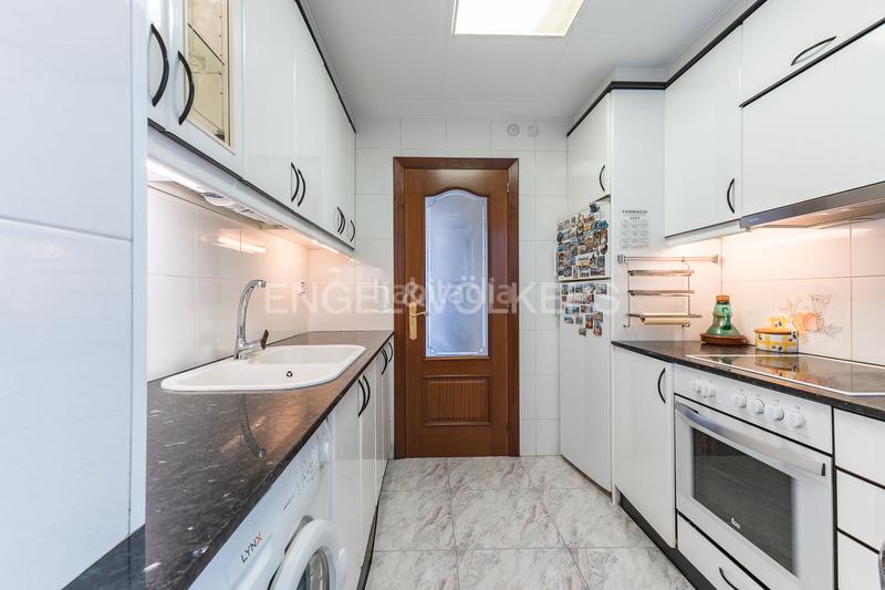 Foto 74590919-aca6-4a1f-a28e-ad7b3b06ca2e. Apartamento piso alto y luminoso a pasos de virrei amat en Barcelona