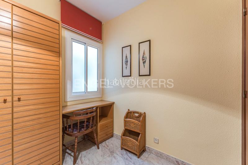 Foto 7bf466c0-3b27-4195-b000-1c7014dc94fb. Apartamento piso alto y luminoso a pasos de virrei amat en Barcelona