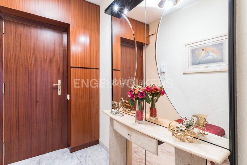 Foto 855b34f3-b5c5-4d7a-9596-98d83fb1f611. Apartamento piso alto y luminoso a pasos de virrei amat en Barcelona