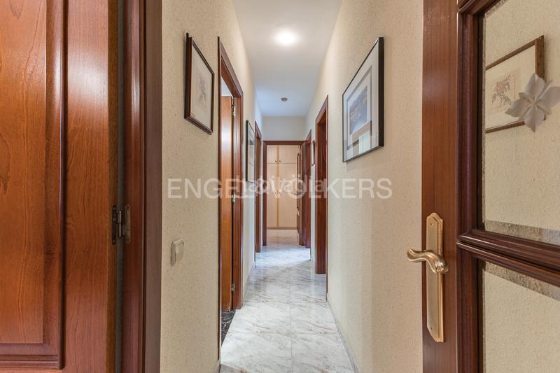 Foto c56f5b4b-e923-490a-b15a-95d0327da9e6. Apartamento piso alto y luminoso a pasos de virrei amat en Barcelona