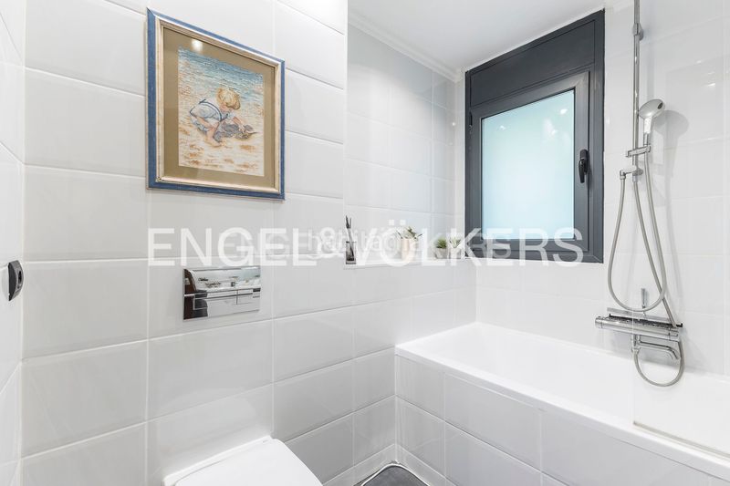 Foto 09daedfa-49cf-4705-a111-58ce071954e1. Casa amb calefacció aparcament piscina a Montmar Castelldefels