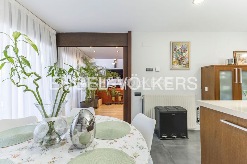 Foto 7184e4dc-9345-429d-85a8-7ceb95568381. Casa amb calefacció aparcament piscina a Montmar Castelldefels