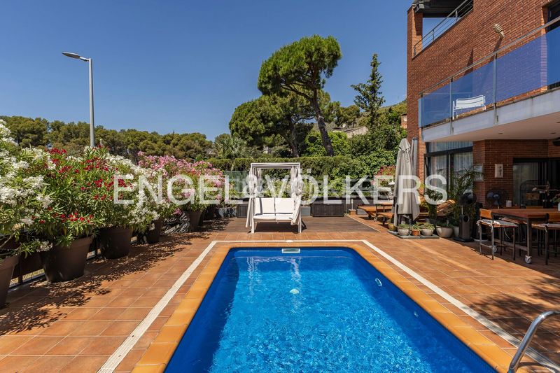 Foto 77a0b74a-4912-43ad-bba1-1716df64d7a6. Casa amb calefacció aparcament piscina a Montmar Castelldefels