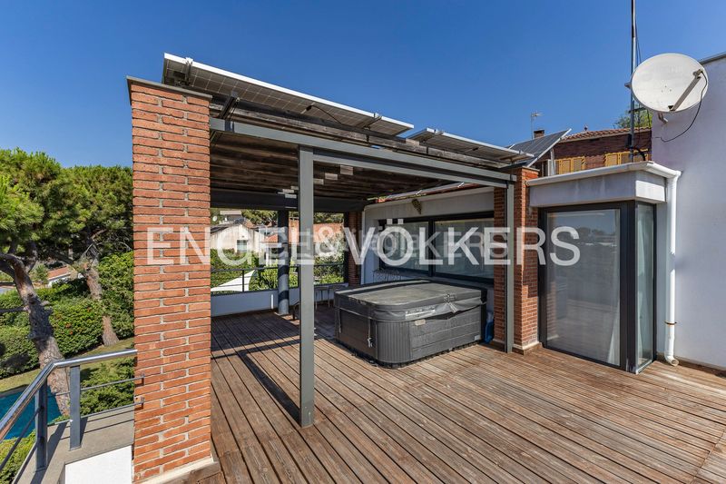 Foto 925495fa-3213-4671-ae36-9f096765ca5f. Casa amb calefacció aparcament piscina a Montmar Castelldefels