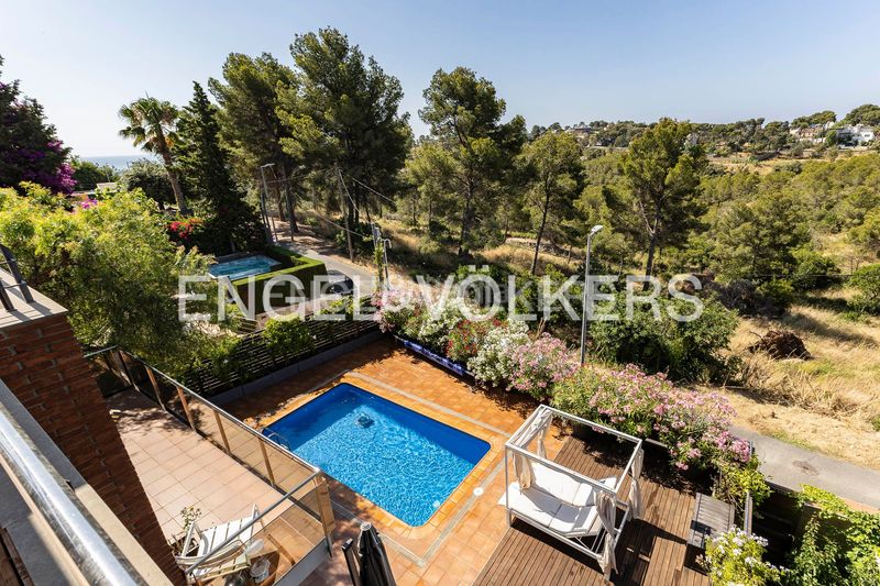 Foto b4e33b68-5798-453f-b0df-3e7a8b0cc866. Casa amb calefacció aparcament piscina a Montmar Castelldefels