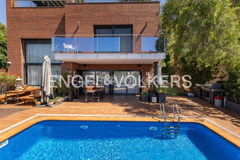 Foto babbbaef-0caf-4840-8820-6a18b254d1b0. Casa amb calefacció aparcament piscina a Montmar Castelldefels