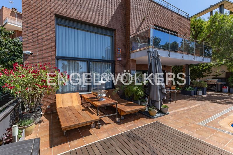 Foto d2767929-ff0a-4309-9e74-1a646d74b8fc. Casa amb calefacció aparcament piscina a Montmar Castelldefels