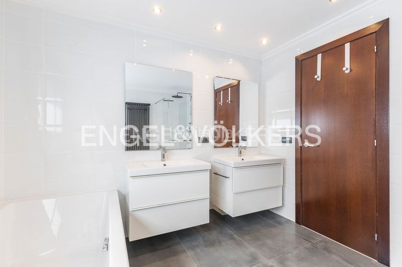 Foto fa06a960-681d-494c-8963-f7d7e21d5548. Casa amb calefacció aparcament piscina a Montmar Castelldefels