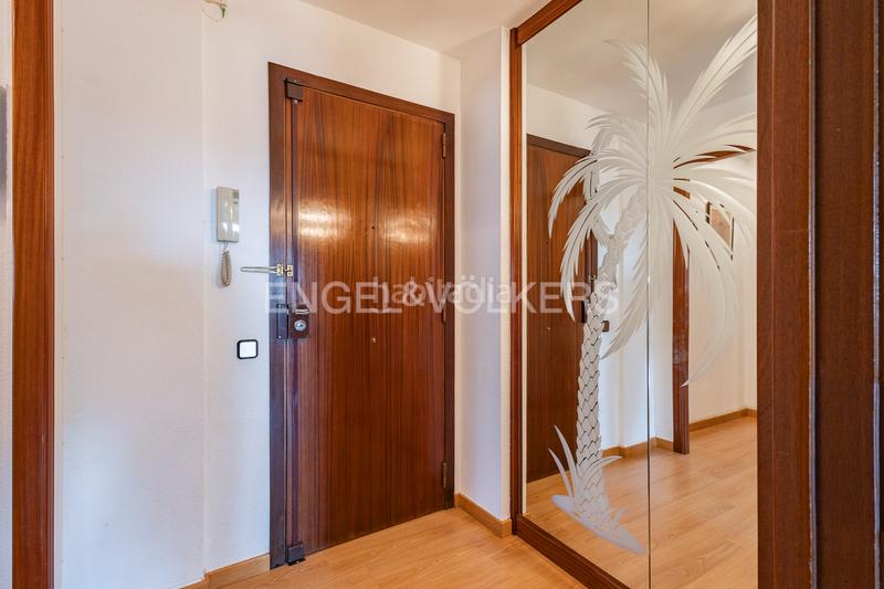 Foto 0a51a148-d6ac-4121-b0b3-f6a738d86da6. Apartament amb calefacció aparcament a Montesa Esplugues de Llobregat