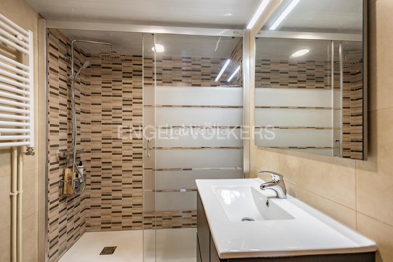 Foto 255d293e-251c-48b3-9b84-a1c15c437040. Apartament amb calefacció aparcament a Montesa Esplugues de Llobregat