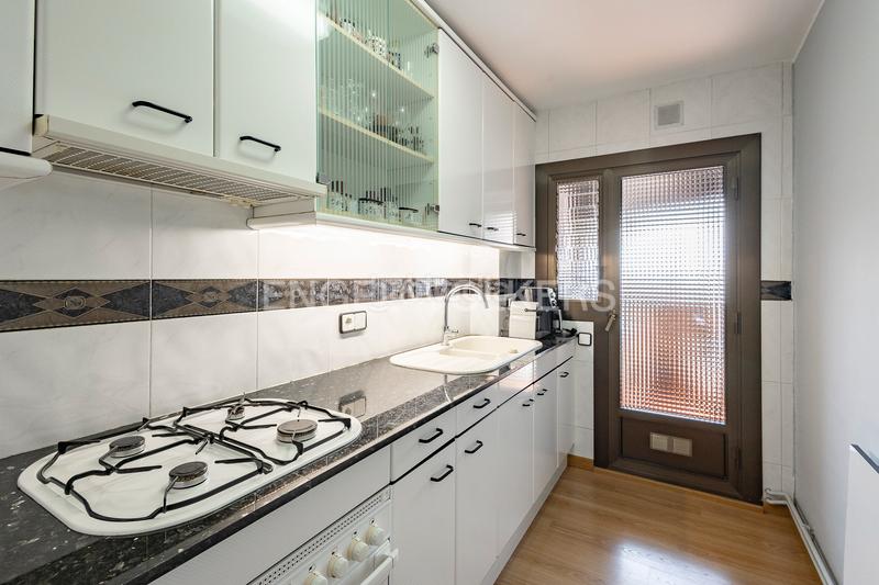 Foto f742026e-0ef7-45d7-991d-595ff43314fc. Apartament amb calefacció aparcament a Montesa Esplugues de Llobregat