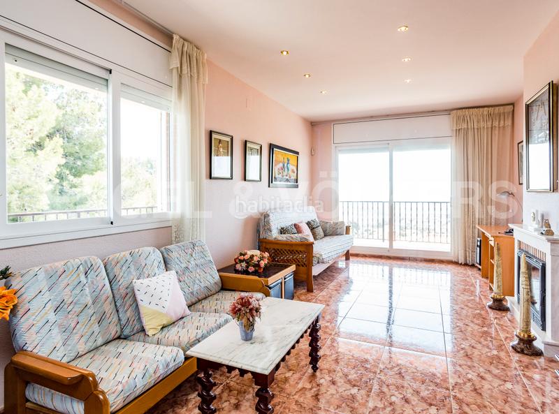 Foto 0d26eee9-ea50-45e4-9821-2bcd1955a6d6. Casa con riscaldamento parcheggio in costa Cunit - els jardins - els rosers Cunit