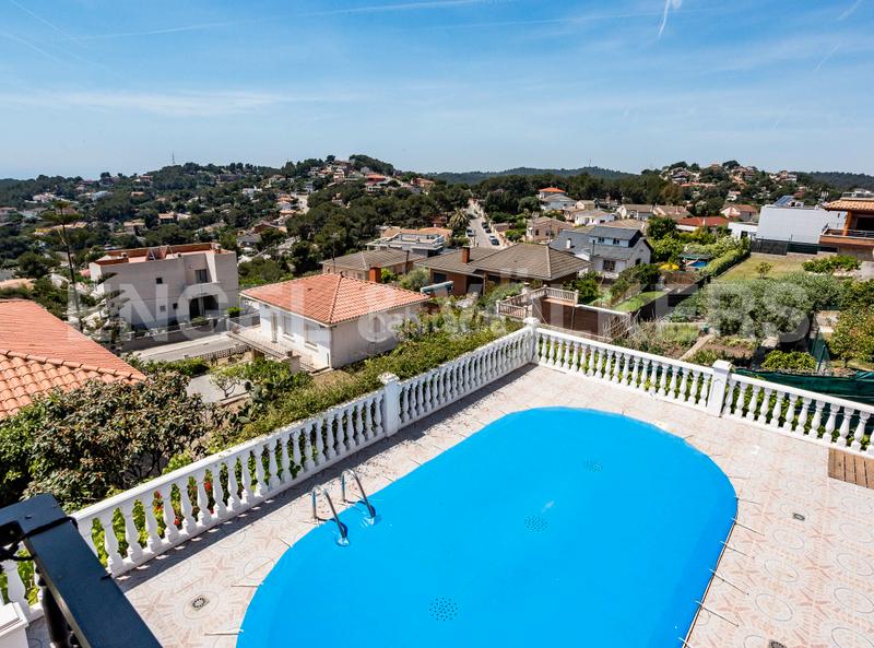 Foto 987b440d-9869-40f5-a657-5f4de6d5f689. Casa con riscaldamento parcheggio in costa Cunit - els jardins - els rosers Cunit