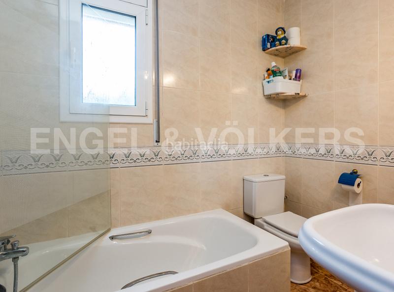 Foto f8f7387a-85d2-488a-aada-02bbe2009944. Casa con riscaldamento parcheggio in costa Cunit - els jardins - els rosers Cunit