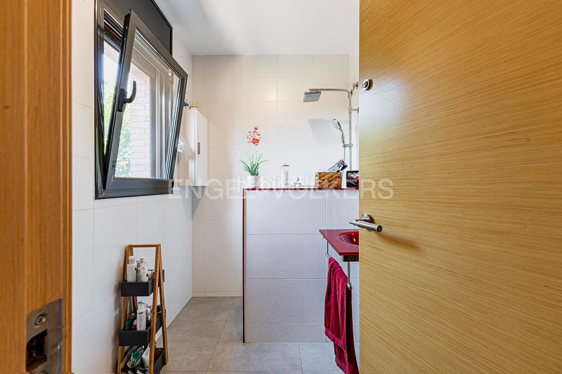 Foto 81b9b05d-0a76-412b-b3d9-83b79a061731. Casa amb calefacció aparcament a Els Avets-Can Serrafossà-Ximelis Rubí