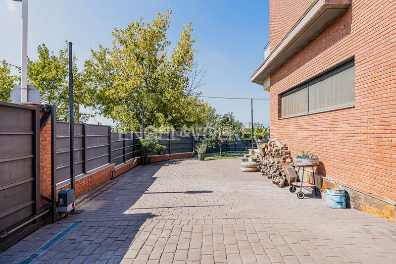 Foto d3c73b0b-4c43-4f35-b50f-7b39956a784b. Casa amb calefacció aparcament a Els Avets-Can Serrafossà-Ximelis Rubí