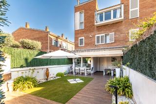 Casa adossada a Cabrera de Mar. Exclusiva casa reformada en pla de lavellà