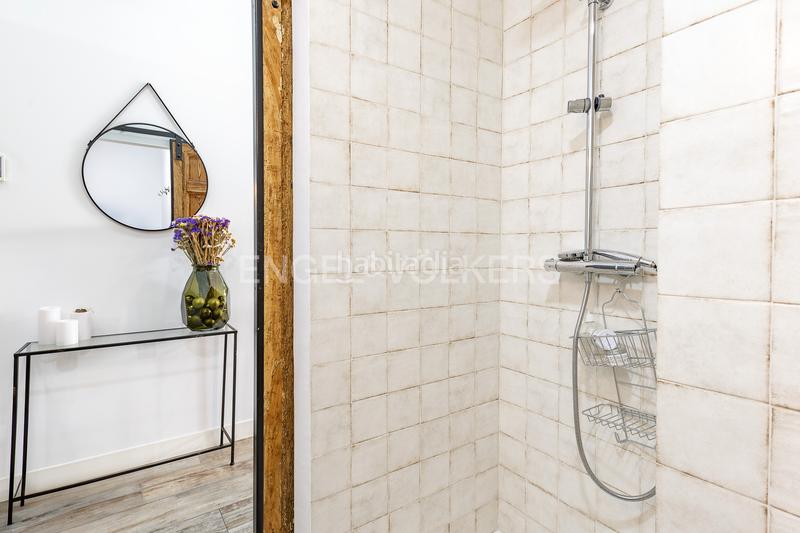 Foto 49da489e-143e-49a4-9dfc-860137259930. Casa bonita casa con piscina en el centro en Centre Mataró