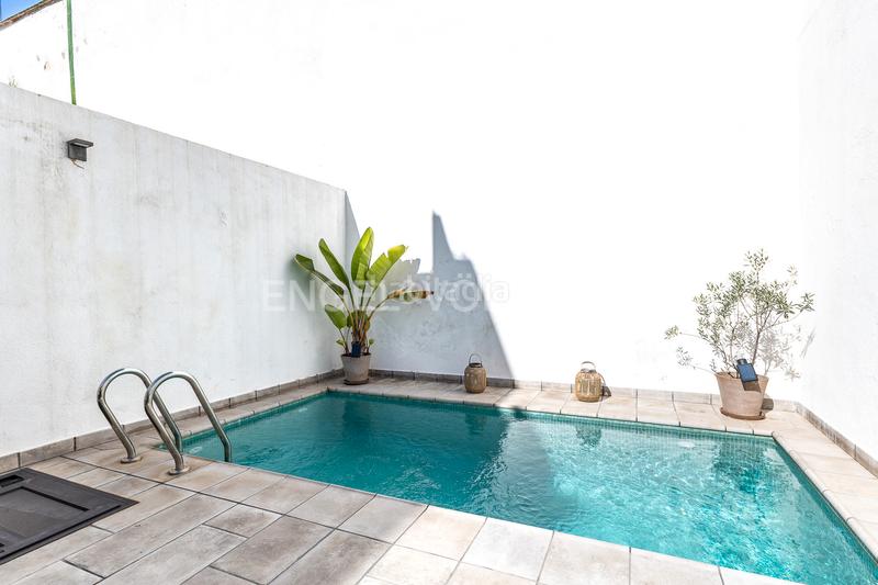 Foto f9ac042d-5e60-4fde-9401-ee8a585c3cb5. Casa bonita casa con piscina en el centro en Centre Mataró