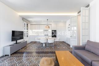 Lloguer Apartament a Raval. Piso nuevo junto a plaza universidad