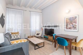 Location Appartement à Gòtic. Precioso piso amueablado con piscina comunitaria