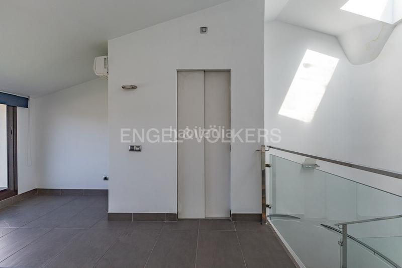 Foto 3b61a36b-dae9-4a29-971e-a424da676bda. Casa amb calefacció aparcament a Centre Sabadell