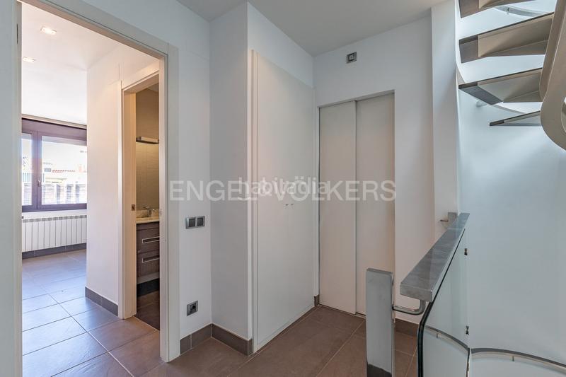 Foto 428e4d6b-9b3a-435f-9098-18e76b8989a0. Casa amb calefacció aparcament a Centre Sabadell