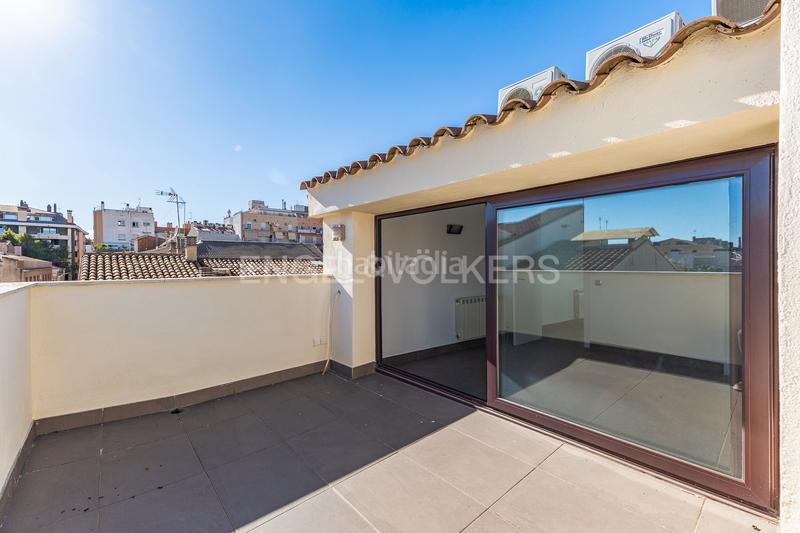 Foto b8083898-0b18-48b9-9a8d-d42376998950. Casa amb calefacció aparcament a Centre Sabadell