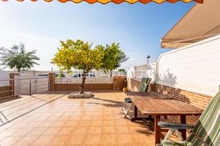 Maison jumelée à Roda de Barà. Exclusiva casa con preciosa terraza en roda de berà