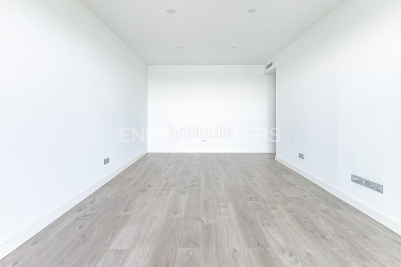 Foto 18bdd57c-16be-4405-8f44-50c8b24ba3b3. Alquiler apartamento magnifico piso con vistas al mar, primera linea de la playa en mataro en Mataró
