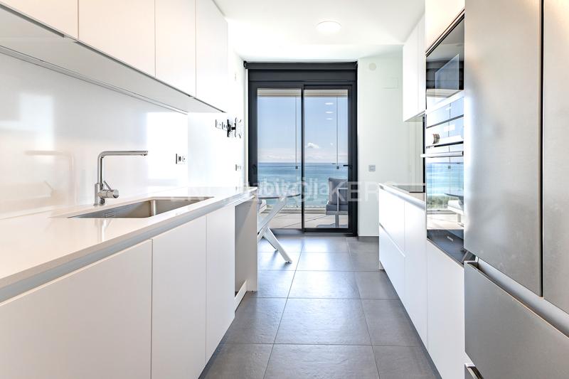 Foto 8e50c9b3-60bb-4b29-94db-2e75443eba3d. Alquiler apartamento magnifico piso con vistas al mar, primera linea de la playa en mataro en Mataró