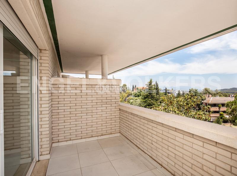 Foto 9c919e81-922c-48d3-aa10-7a3603d93d82. Lloguer casa amb calefacció a Eixample Sant Cugat del Vallès