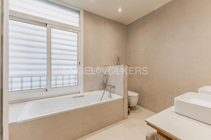 Foto a7c129c6-e07c-45ab-8d56-6ce2ea447e1b. Piccolo appartamento con riscaldamento parcheggio piscina in Barcelona