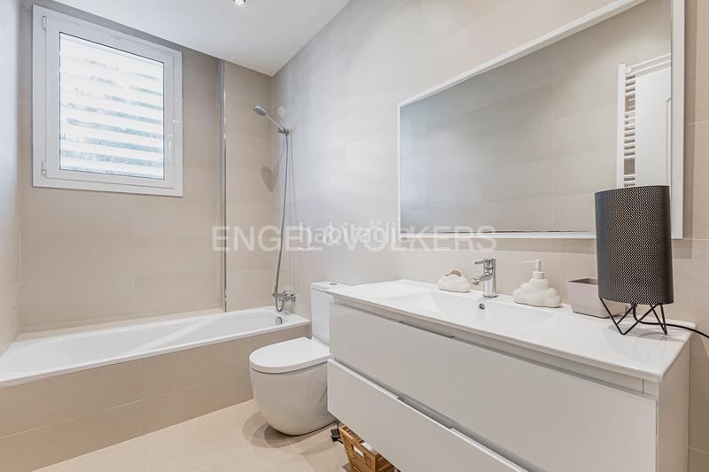Foto e700f747-7821-45e5-a3d6-0cf8311b6737. Piccolo appartamento con riscaldamento parcheggio piscina in Barcelona