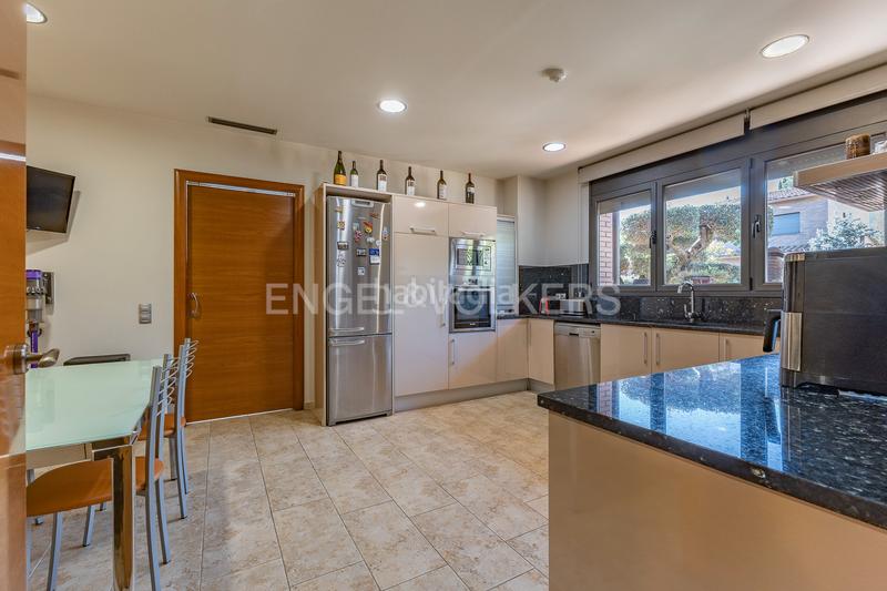 Foto 001a331a-d310-465c-9f30-a6dfe6584742. Casa con riscaldamento parcheggio piscina in Canovelles