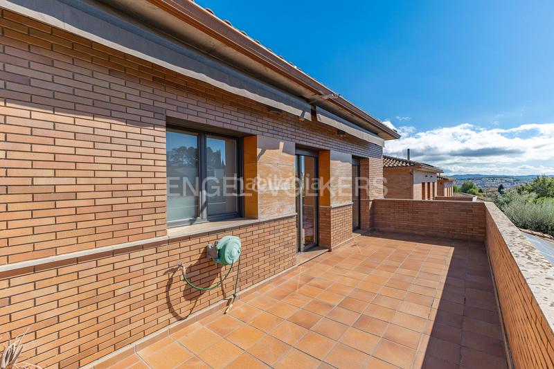 Foto 0121fab0-bb5c-49e5-98dd-cc1ba26d2962. Casa con riscaldamento parcheggio piscina in Canovelles