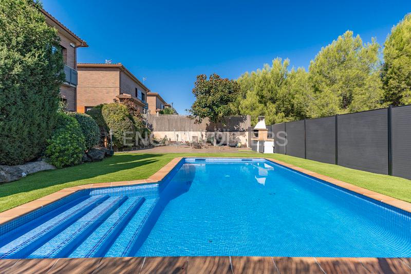 Foto 02189092-0497-40f7-832b-820ea8e113a0. Casa con riscaldamento parcheggio piscina in Canovelles