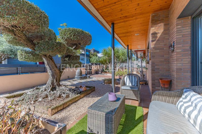 Foto 0a88aa65-a664-4301-8c9d-dab2753ca172. Casa con riscaldamento parcheggio piscina in Canovelles