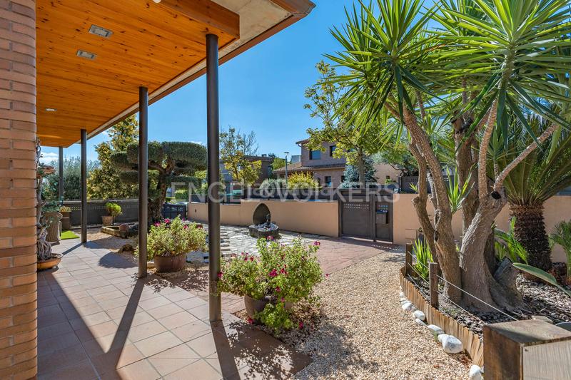 Foto 0b1ae388-0f06-4af6-8773-e9ac62f470c4. Casa con riscaldamento parcheggio piscina in Canovelles