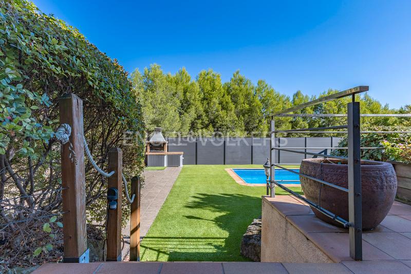 Foto 2b8e9fc4-627f-4634-a20f-6e2491a090d9. Casa con riscaldamento parcheggio piscina in Canovelles