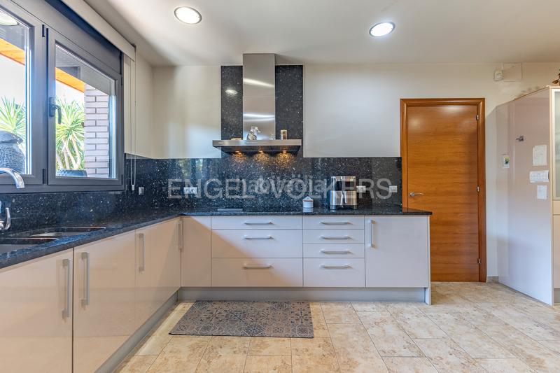 Foto 2db8eef3-d706-4265-a689-c378650393e8. Casa con riscaldamento parcheggio piscina in Canovelles