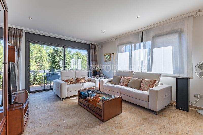 Foto 36513c5c-9686-4f55-89da-94b7ad420965. Casa con riscaldamento parcheggio piscina in Canovelles