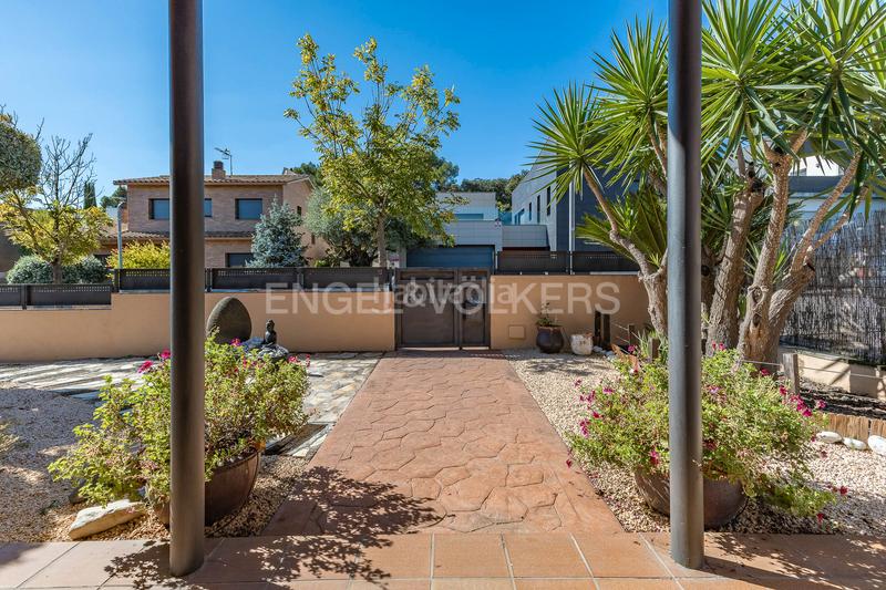 Foto 3a0efad6-e773-4b4b-8879-89f1e48285d4. Casa con riscaldamento parcheggio piscina in Canovelles