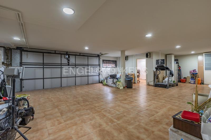 Foto 524cf351-96b8-4eac-b00d-31e85b06ede2. Casa con riscaldamento parcheggio piscina in Canovelles