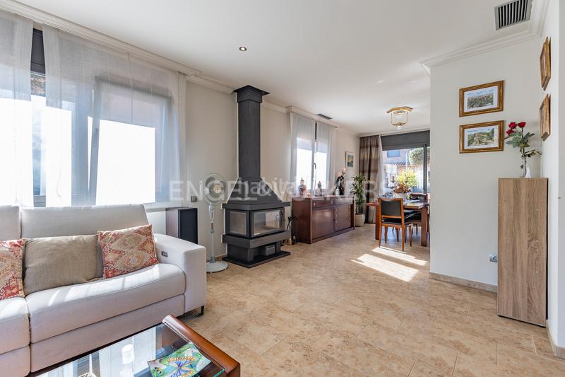 Foto 584a5b1b-4672-47bb-a01d-232e2810ef1b. Casa con riscaldamento parcheggio piscina in Canovelles