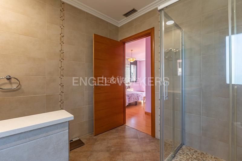 Foto 73c4e5f7-fd86-4840-8c66-cd628d50dc70. Casa con riscaldamento parcheggio piscina in Canovelles