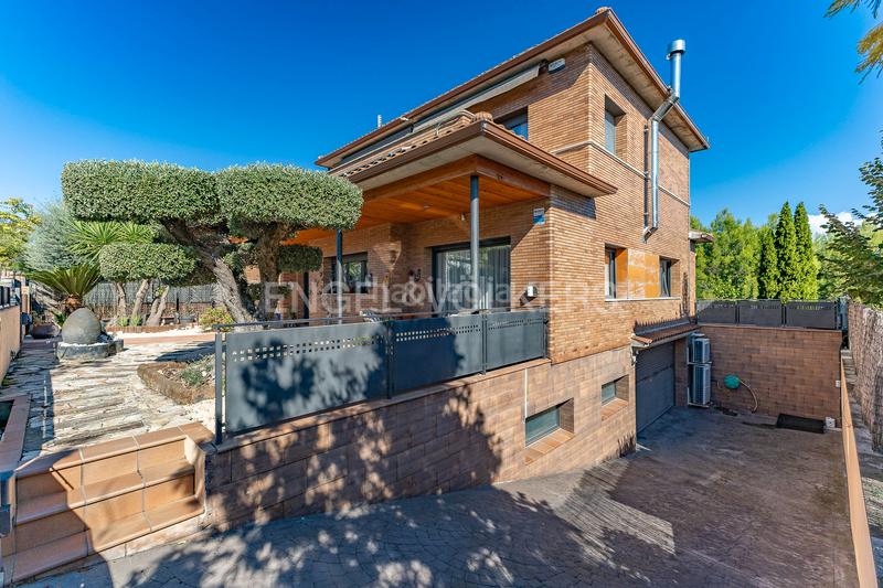 Foto 75d2c99b-c0a4-40e6-9fc1-001e61668194. Casa con riscaldamento parcheggio piscina in Canovelles